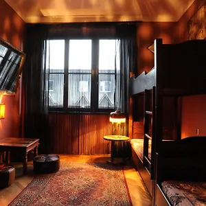 https://hostel-deco.krakowhotelspoland.com